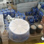 En un patio de la población de Tres Postes, utilizado como garaje, se hacía el comercio ilegal de combustibles.