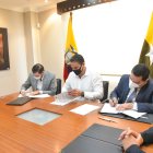 Juan José Yúnez, alcalde de Samborondón, firmó el convenio, con las autoridades de la CTE.