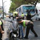 Una de las medidas dispuestas por el Gobierno para controlar los actos delictivos en la urbe porteña es el incremento de policías.