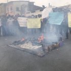 La manifestación de los indígenas y comerciantes duró cerca de dos horas.