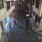 Según los vecinos, tres personas merodean la zona.