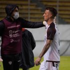 Damián Díaz sale enojado de la cancha, la perdida complica a Barcelona.