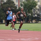 Álex Quiñónez (d) se impuso los 100 metros planos, escoltado por el colombiano Deiby Díaz.