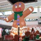 Este gigante de mazapán es parte de la exhibición Ciudad Galleta con temática navideña.