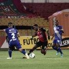 Deportivo Cuenca no demostró superioridad pero se vio beneficiado por la expulsión de Emelec.