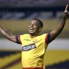 Nixon Molina se mandó un gol ante Mushuc Runa y fue el inicio de la goleada ante el Ponchito.