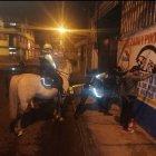 La policía realiza intensos controles en calles y barrios de la capital en estos días en que se incrementan las actividades delictivas.