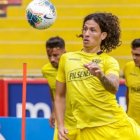 William Riveros ha sido un bastión defensivo de Barcelona, y en las últimas fechas incluso anotó. Bustos lo pidió.