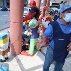 Referencial. En la 6 de Marzo, en Guayaquil, se comercializan los años viejos desde hace varias semanas. ARCHIVO