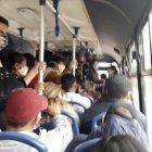 Pasajeros están preocupados por las aglomeraciones en las unidades.