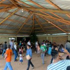 Durante los tres días de festejo, los tamboreros hacen sonar sus instrumentos.