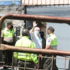 En los exteriores de centro penitenciario se ubicaron vallas y un buen contingente policial para contener a los simpatizantes del expresidente.