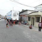 La Calle 8 requiere de obras. Los moradores se quejan por la falta de alcantarillado y piden una mejora en la recolección de la basura.