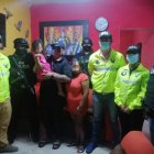 En el interior de una vivienda en el populoso sector estaba encerrada una pareja y su hija.