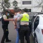 El pillo fue detenido en posesión del dinero. Se movilizaba en una motocicleta.