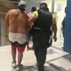 Los sujetos fueron vistos por policías en una actitud sospecha por la calle Domingo Savio.