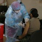 Vacunas. Jeaneth Domínguez del hospital Militar fue la primera en ser vacunada.