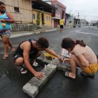 En el sitio donde se registró el último caso fue colocada una cruz, formada con bloques de cemento.