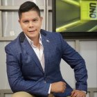 Cristhian Alban continúa con su terapia para el dolor durante 20 dìas mas. El reportero de faràndula recupera poco a poco la movilidad en sus piernas.