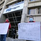 Un grupo de personas se movilizó a la Fiscalía General para pedir la destitución de Zevallos.