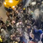 Carnaval: Decenas de personas disfrutan del feriado sin mantener la distancia de dos metros.