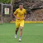 Carlos Garcés, trabajando en pleno Carnaval para el partido ante el Manta.