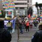 Centro de mando del CNE donde ingresan los resultados de las elecciones 2021 lucieron resguardadas con militares y policias ya que en las afueras simpatizantes de el candidato Yaku Perez se aglomeraron en las afueras del Centr de mando, Diana Atamaint y Enrique Pita dan sus reacciones acerca de como sigue el conteo de votos.