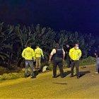 Los dos ciudadanos fueron sorprendidos mientras circulaban en moto.