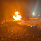 La avioneta se incendió luego del suceso y se investiga si lo causaron los mismos tripulantes luego de abandonar la nave.