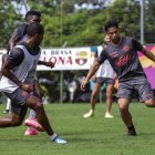 Barcelona en los entrenamientos, pensando en Técnico Universitario.