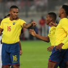 Antonio Valencia (i) no ha vuelto a integrar la Tricolor, desde la Copa América de Brasil 2019.