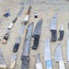 Estas armas cortopunzantes fueron halladas durante los allanamientos en la cárcel de Guayaquil.