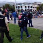 Más de cincuenta personas se encontraban en la cancha deportiva.