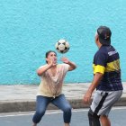 La deportista se destaca por sus ‘derechazos’. En la cancha se desempeña como servidora o como colocadora.