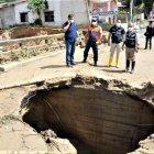 Este es el hueco que se abrió en pleno centro del cantón.