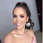 Gabriela 
Gabreila Guzmán dedica su tiempo a laborar en su tienda online, en la que vende mercadería 
variada.