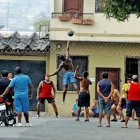 Las jornadas deportivas en las calles del puerto principal, sin ninguna prevención contra el coronavirus es otra causa del aumento de casos