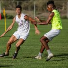 Michael Hoyos (i) es uno de los ocho refuerzos que contrató Barcelona, para la temporada 2021.