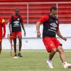 El volante Edison Vega se unió a los entrenamientos del Papá en el estadio Gonzalo Pozo.