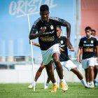 Washington Corozo se destaca como atacante de Sporting Cristal.