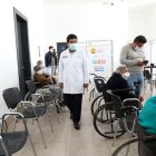 El alcalde durante un recorrido en el Centro de Atención Temporal Bicentenario.