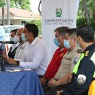 El alcalde de Samborondón, Juan José Yúnez, durante la rueda de prensa.