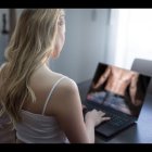 Más jóvenes está sumidos al sexo virtual.