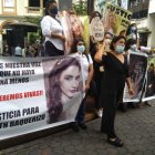 Kathy Muñoz, madre de Lisbeth, ha realizado varios plantones exigiendo justicia.