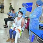 La vacunación se prioriza a maestros con mayor edad.