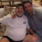 El difunto Diego Armando Maradona junto a quien fue su abogado, Matías Morla.
