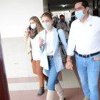 Xavier Hervas fue a sufragar en compañía de su esposa.