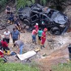 Las primeras hipótesis hacen presumir que el automotor se salió de la vía y dio varias vueltas hasta caer.