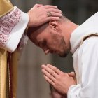 Referencial. El sacerdote fue destituido de la Iglesia.