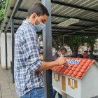 El buzón está ubicado estratégicamente, para garantizar que los familiares que pernoctan en las salas de espera del área de Emergencia, puedan enviar mensajes positivos.